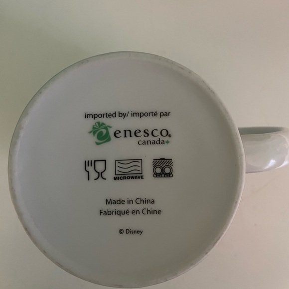 2011 Mickey and friends Christmas mug - Picture 4 of 5